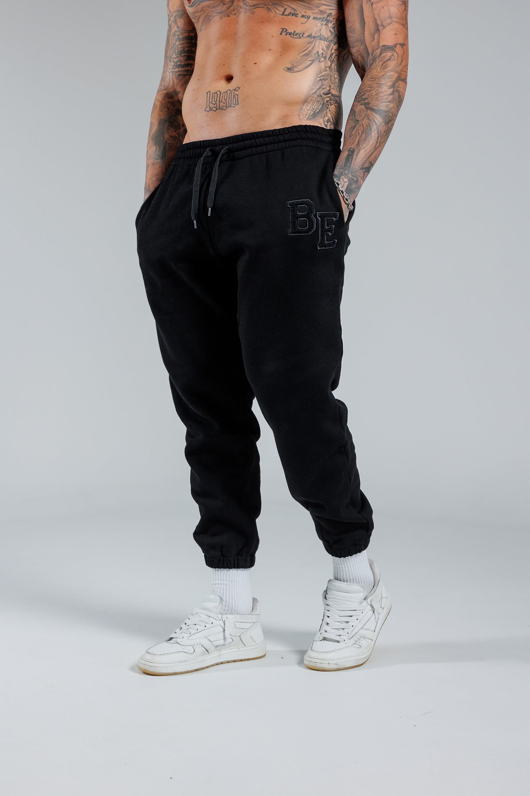 Essential Joggers Black